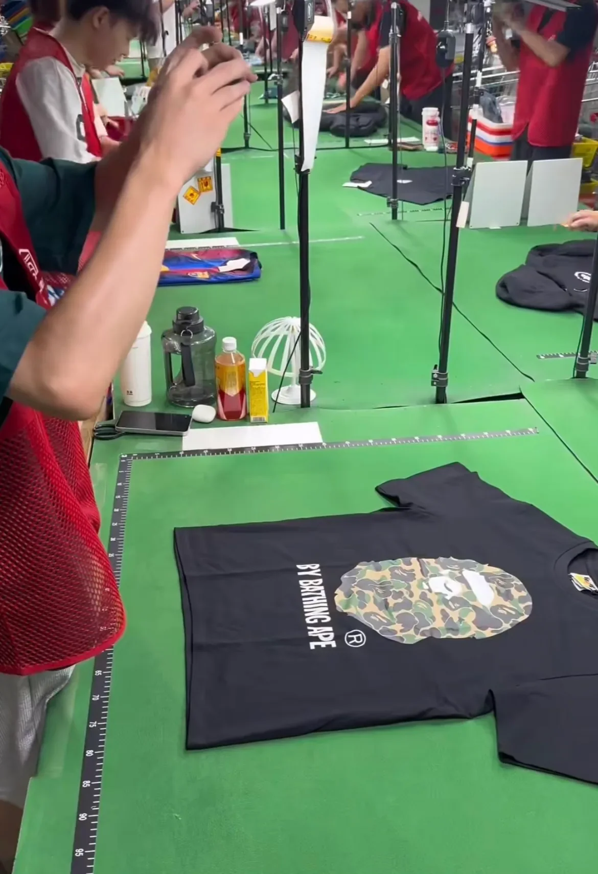 Kakobuy warehouse shirt inspection Kakobuy warehouse QC photo showing an inspector checking a shirt
